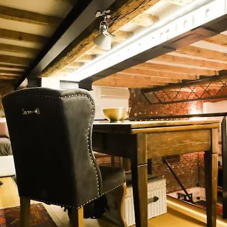 Loft Di Design Nel Cuore Di Apartment
